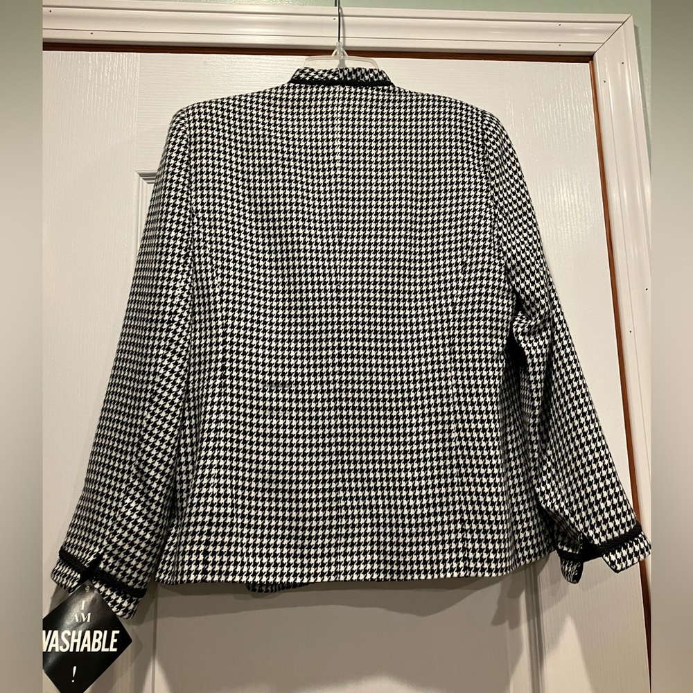 Woman’s jacket with blouse - Picture 2 of 5